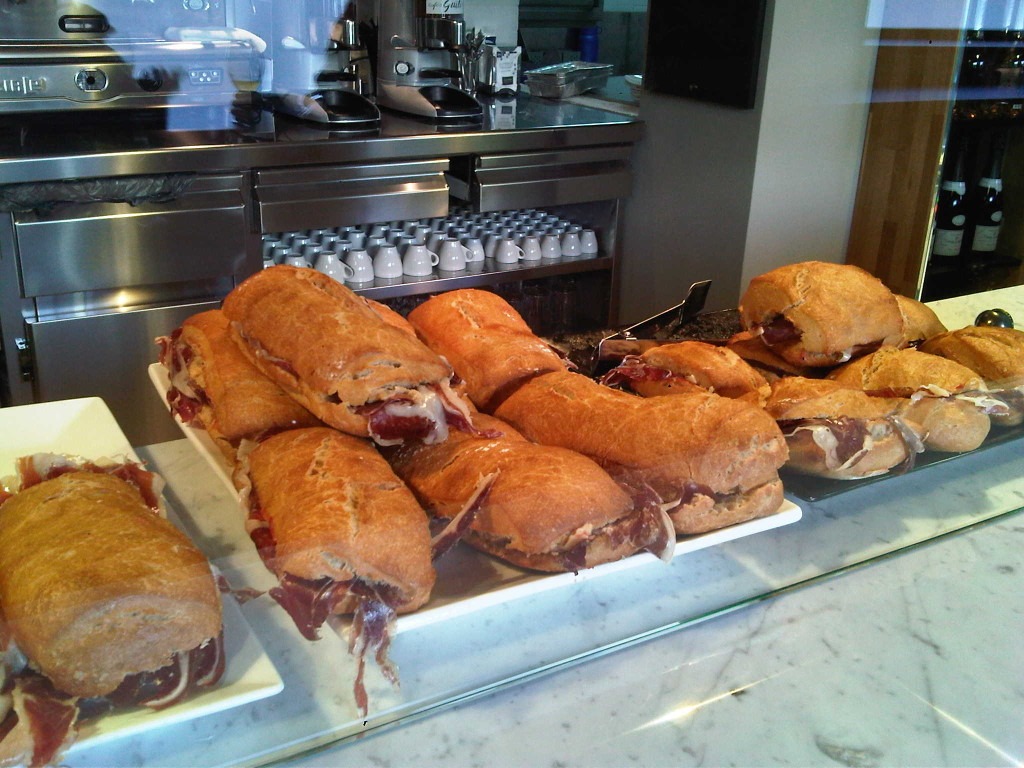 Oui Oui-bocadillo jamon embarazadas-la garriga-foodstorming