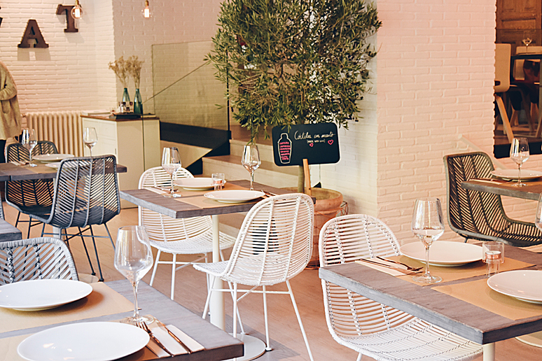 Oui Oui-restaurantes tachar mayo-fan fan madrid