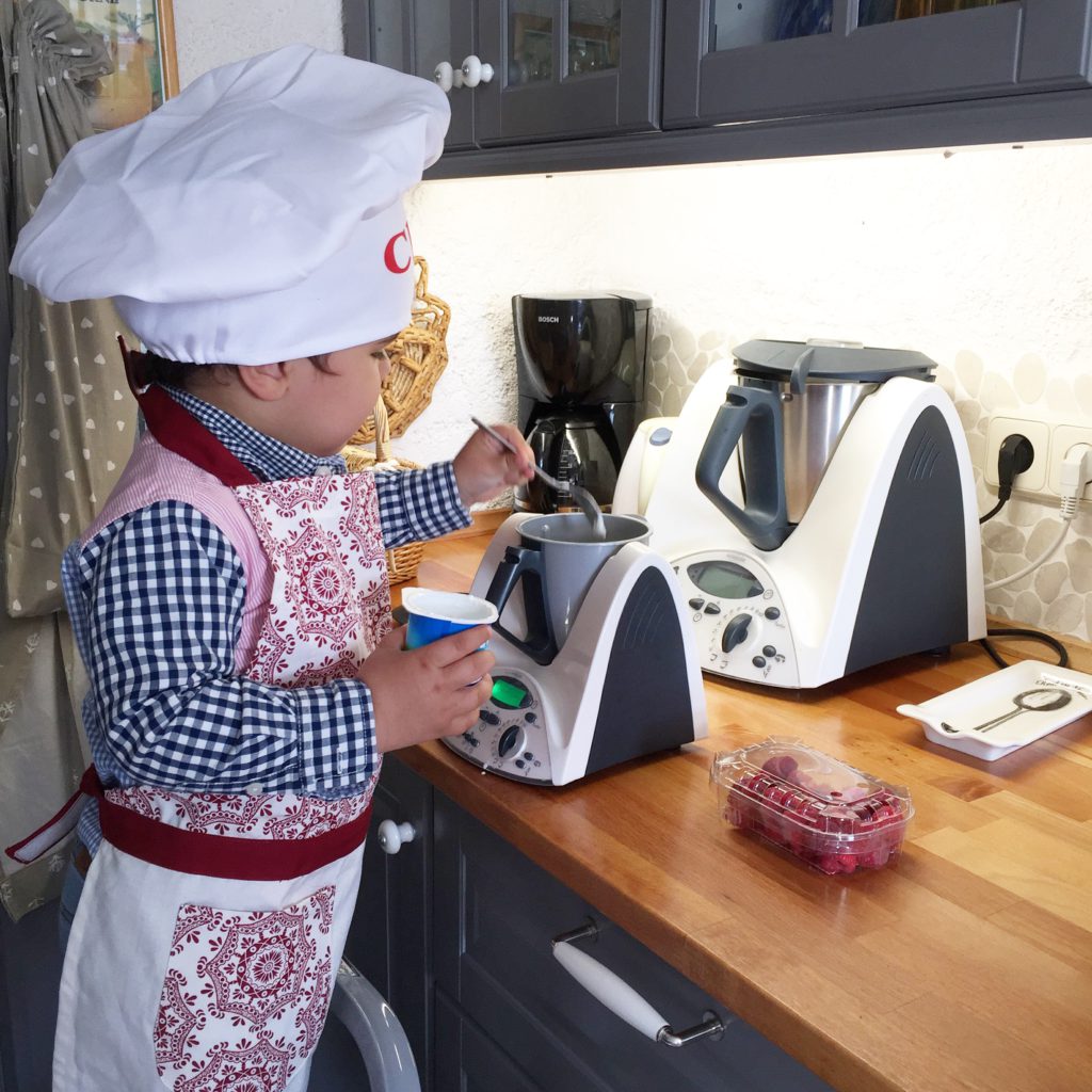 Oui Oui-martin cocinando-mini thermomix