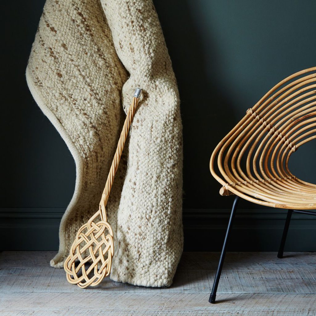 Oui Oui-sacude alfombras-sacude colchones-sacude cojines vintage