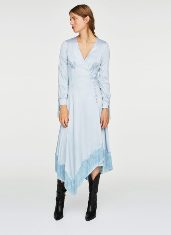 Oui Oui-vestidos invitada otoño- vestido invitada boda flecos-vestiso raso azul flecos-uterqüe-delante