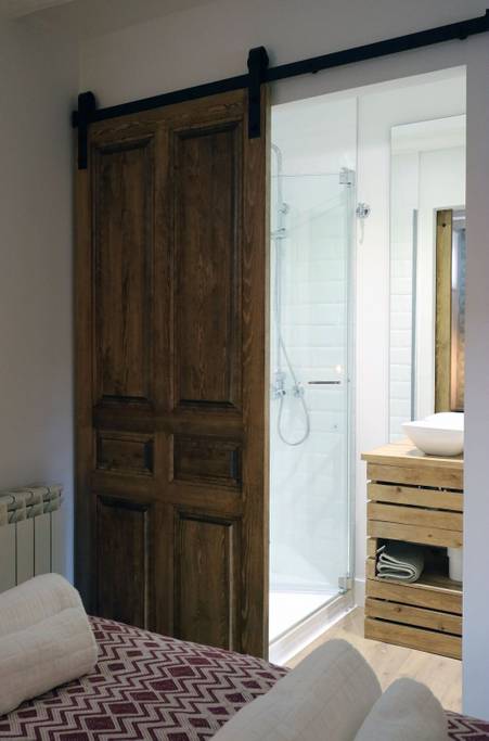 Oui Oui-apartamento centro Madrid mono airbnb-apartamento gran via barato-buen precio-airbnb-super host airbnb-apartamento turistico madrid -loft gran via-baño