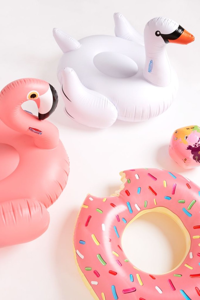 Oui Oui-pool party-flotadores gigantes-flotador pretzel-flotador donut-flotador cisne-flotador flamenco (4)