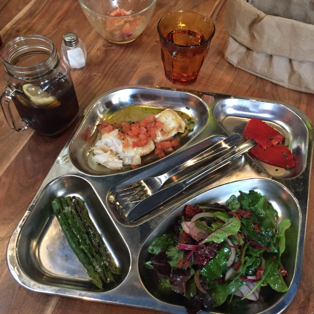 Oui Oui-restaurante platos combinados-LOVNI-bandeja