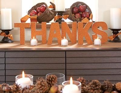 Oui Oui-Accion de Gracias-Thanksgiving-Decoracion-piñas-letras madera