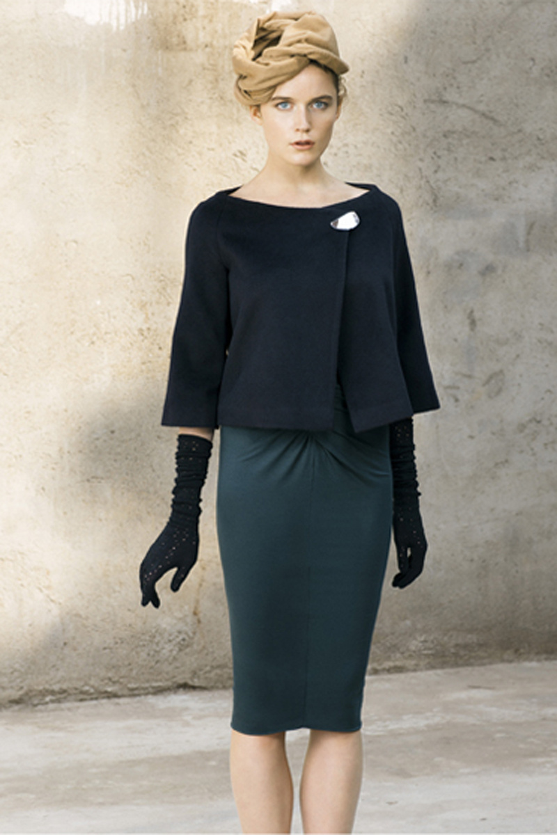 Oui Oui-Invitadas de invierno-boda invierno-look años 40-falda lapiz-volumen arriba