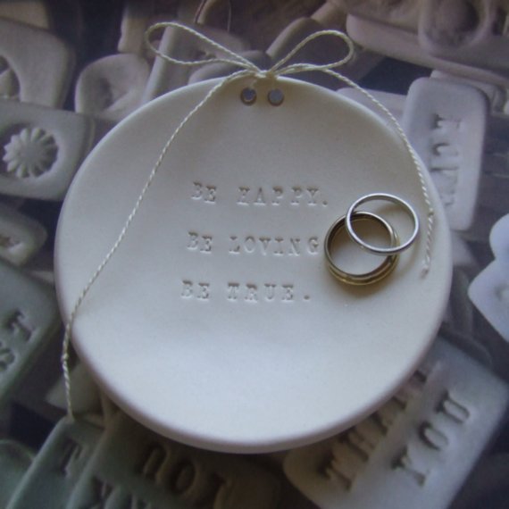 Oui Oui-plato anillos-paloma´s nest-porta anillos-be happy loving true